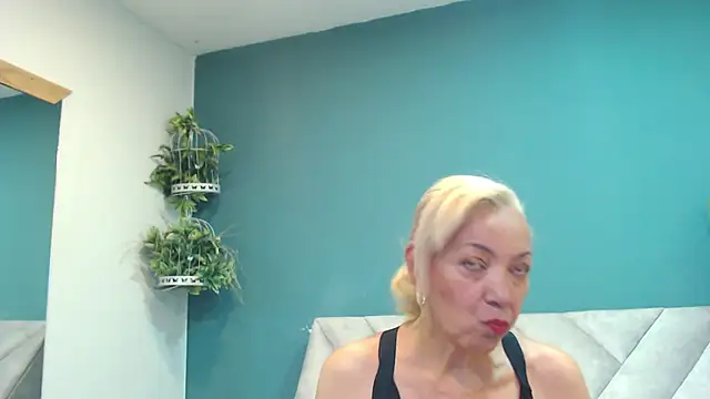 AmelieLux online show from March 10, 5:17 pm