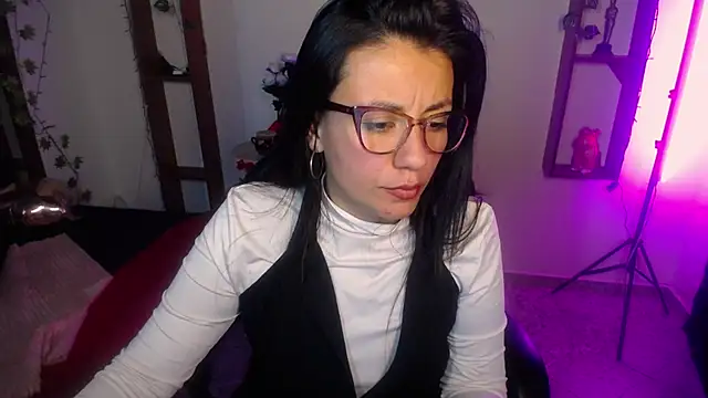 QueenRose94 online show from March 4, 4:13 pm