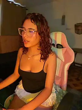 Rylia online show from April 8, 2:41 pm