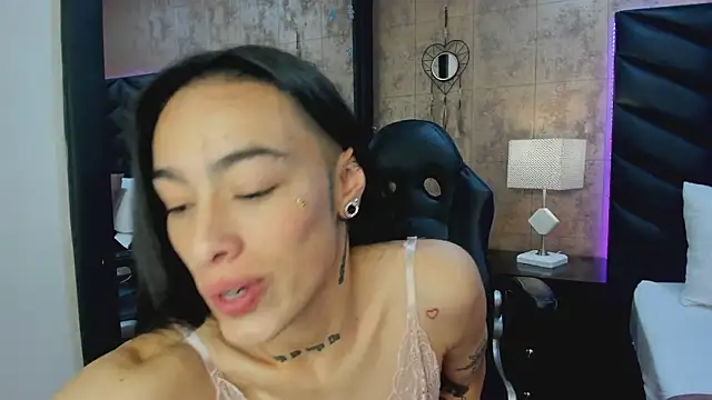 LaurenHazell online show from March 3, 3:56 am