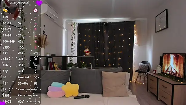 AmyLouWood online show from April 14, 9:31 am