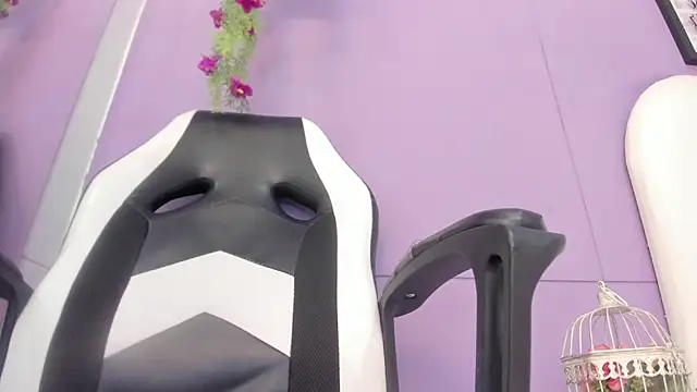 luna bradley  online show from February 23, 12:26 pm