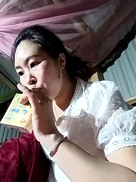 Yiyoongg online show from February 24, 12:48 pm