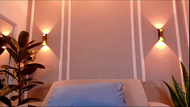 SuzyFox  online show from April 19, 7:38 pm