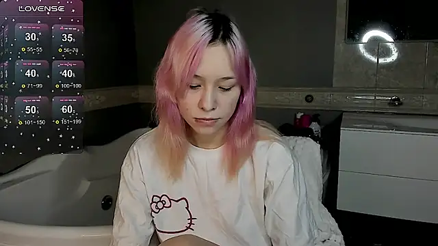 EmilyTrase online show from April 9, 1:19 am