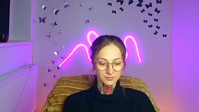 Esmi Winter online show from April 13, 5:36 pm