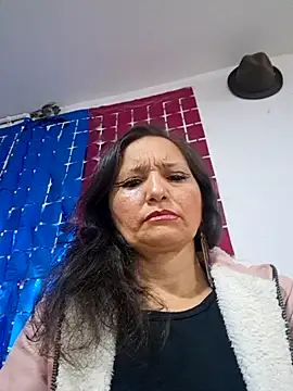 Alexamontiel  online show from April 11, 1:59 pm