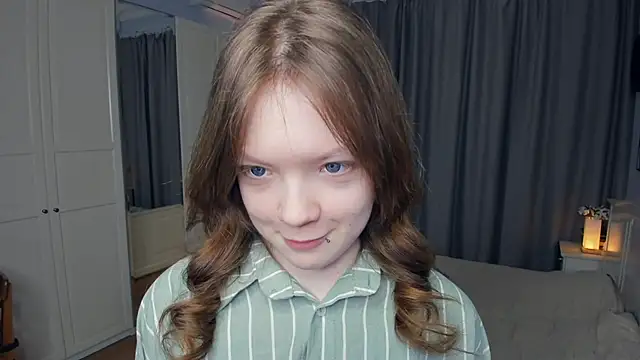 LavenderMitten online show from March 13, 5:42 am