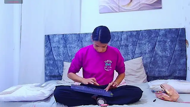 MelanyStone  online show from April 11, 10:52 am