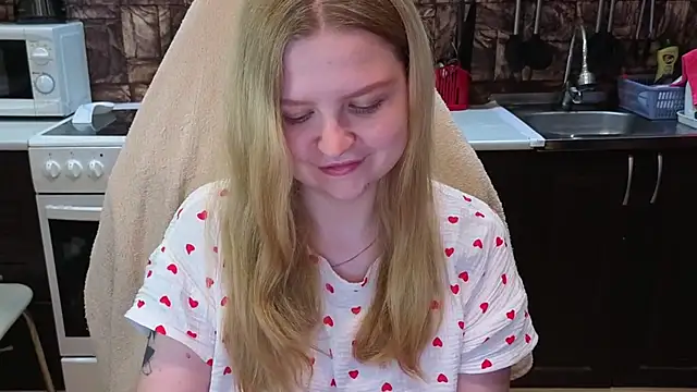 AnitaXVine online show from June 16, 8:10 pm