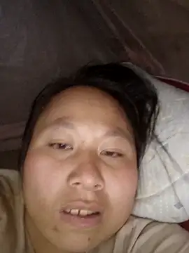 plump-bums online show from March 8, 2:10 pm