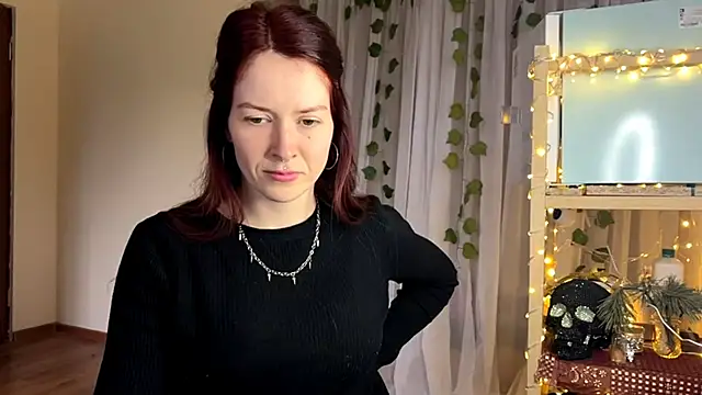 Kamila Moore  online show from February 18, 2:38 pm