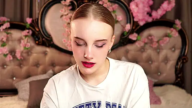 KirstinMcgeady online show from March 8, 11:14 am