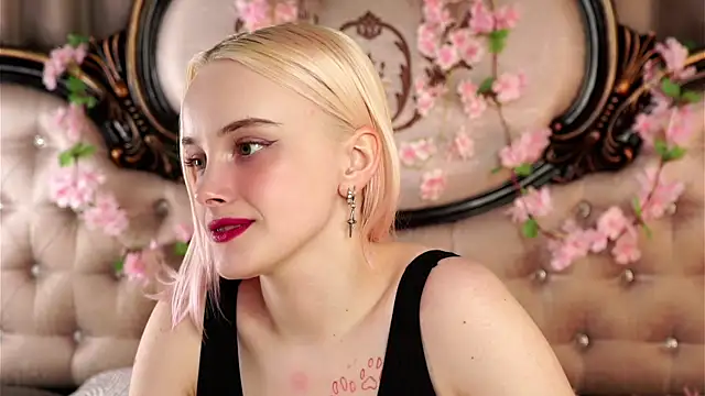 KirstinMcgeady online show from April 10, 11:16 am