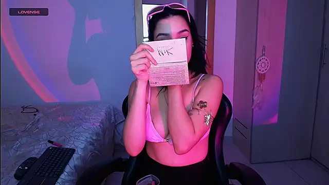 tana luux online show from May 9, 10:45 pm