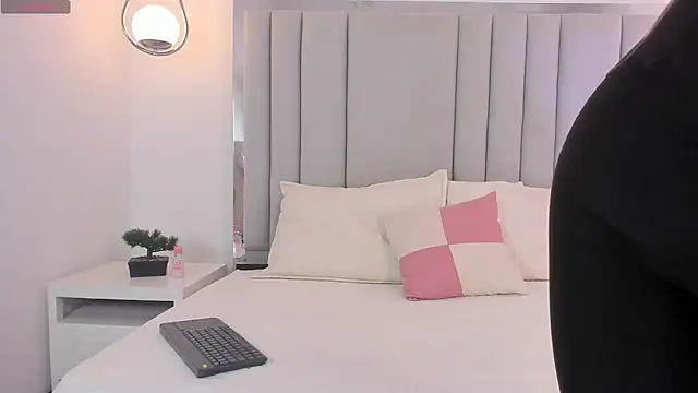 Alina Bond online show from March 27, 12:06 pm