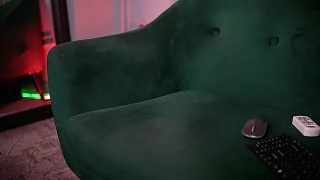 NaomiAmora online show from April 3, 6:17 pm