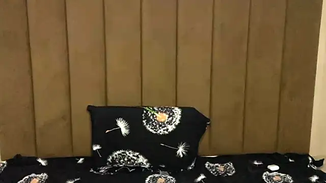 HereLora online show from April 6, 10:16 am