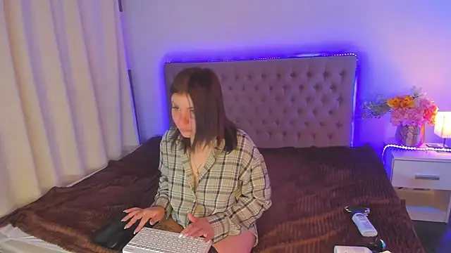 AmandaHoppe online show from April 15, 8:15 am