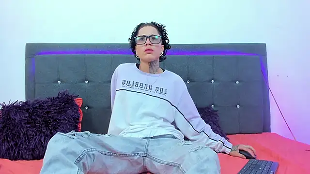 Ale cuzz online show from February 20, 2:07 pm