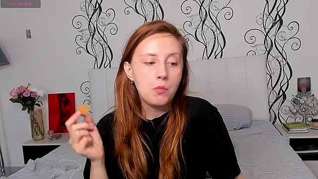 MadelinaJackson online show from February 17, 8:35 am