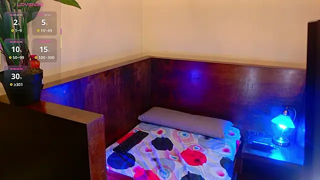 Kinsleybrown online show from March 13, 5:03 pm