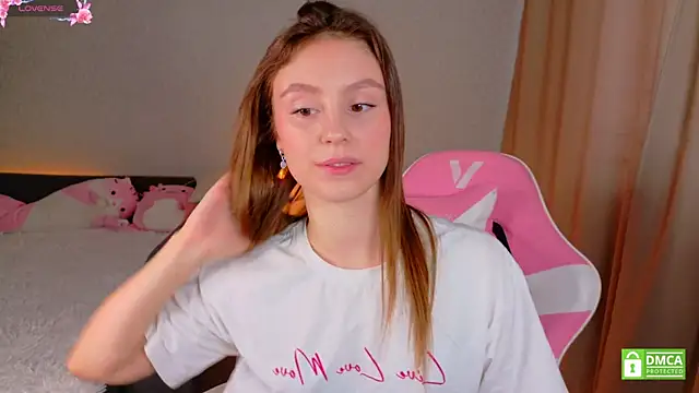 KateNickson online show from March 22, 5:35 am