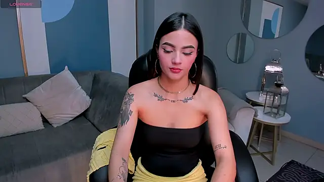 CarolineEvans x online show from February 22, 6:47 am