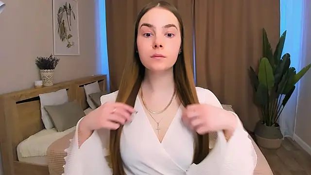 Maddy Wood  online show from February 17, 8:24 am