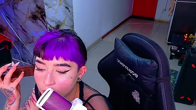 nova kitttyy online show from April 19, 1:27 am