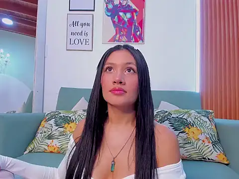 Violett Rosse  online show from February 18, 2:38 pm