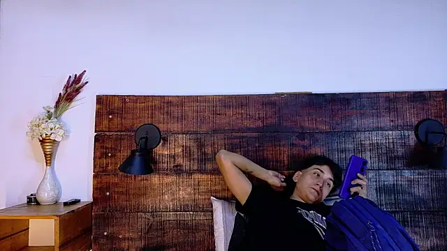 Esmeralda and Naim online show from March 3, 7:31 pm