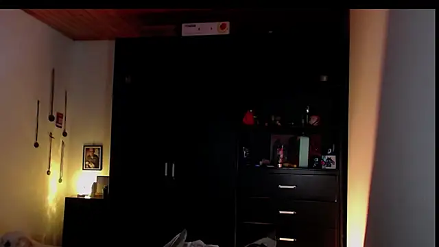 saradiazxxx online show from March 13, 8:37 am