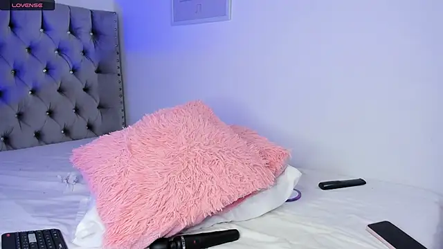 eva cutee  online show from March 18, 8:14 pm