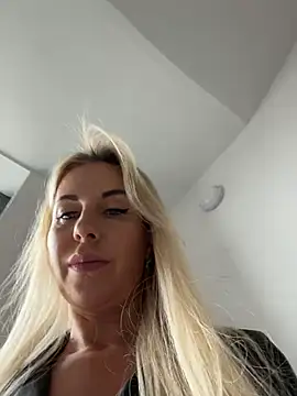 LisaMurr online show from May 27, 11:51 am