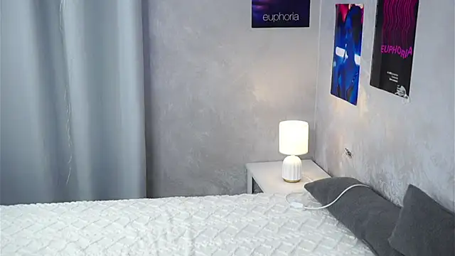 AshelyPeakes online show from March 2, 7:15 am