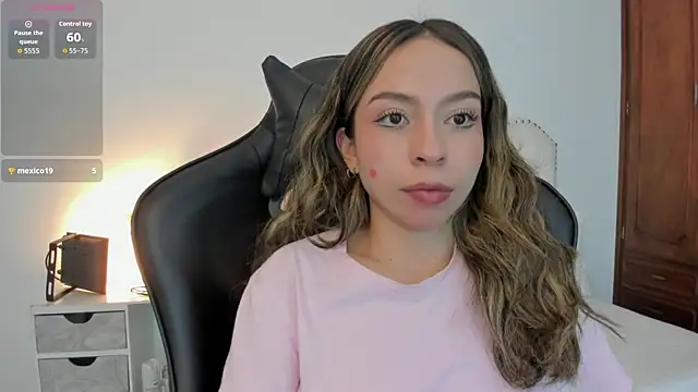 LuuluBerry online show from March 24, 8:58 pm