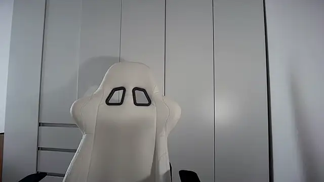 monnymoonn online show from March 8, 8:40 am