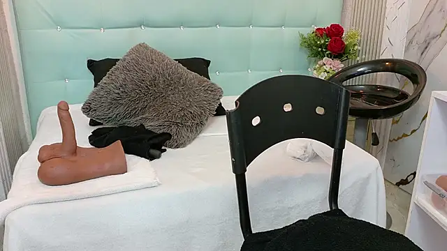 QueenSallyDesire online show from June 1, 3:30 am