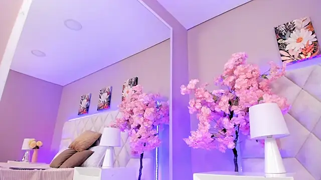 Bianca Monroe  online show from April 7, 8:33 pm