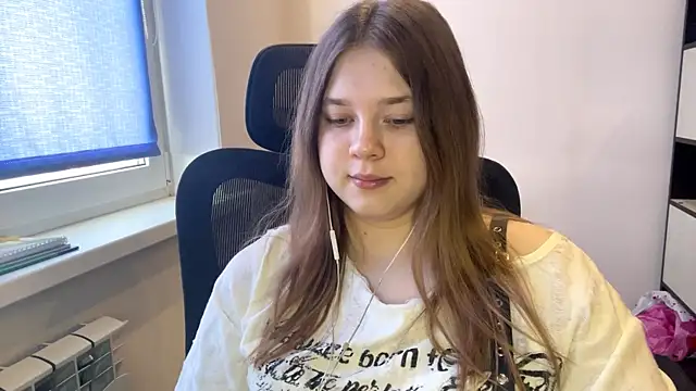 TomikoPfau online show from March 20, 10:09 am