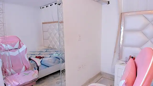 michelleblair1 online show from March 2, 1:18 pm