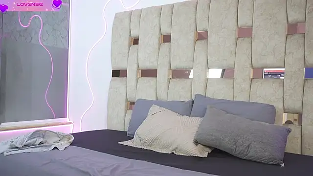 Fernanda thail  online show from April 1, 7:55 pm