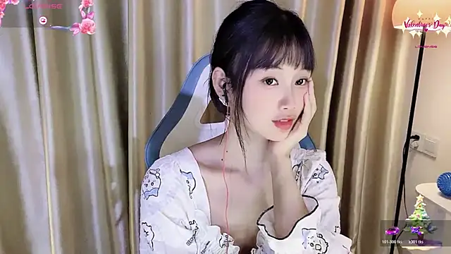 okyssa online show from April 28, 3:05 pm