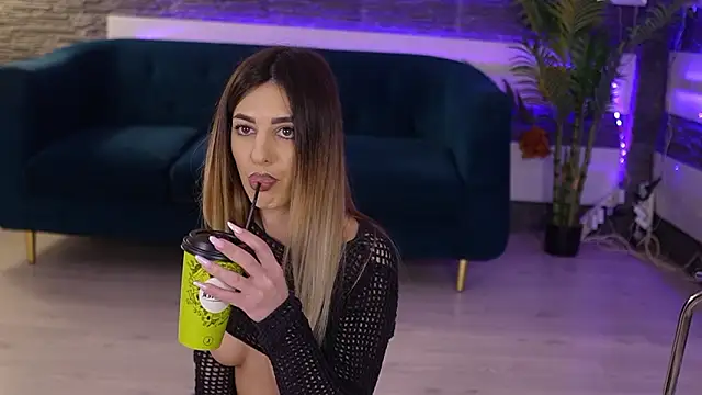 ItsIvyLicious  online show from February 27, 10:20 pm