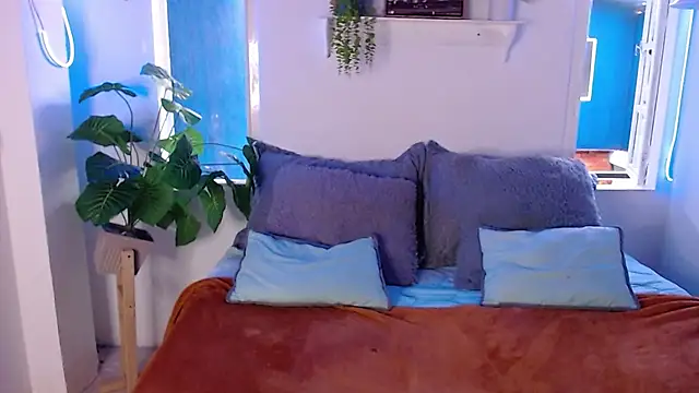 milk chloe  online show from February 25, 2:04 pm