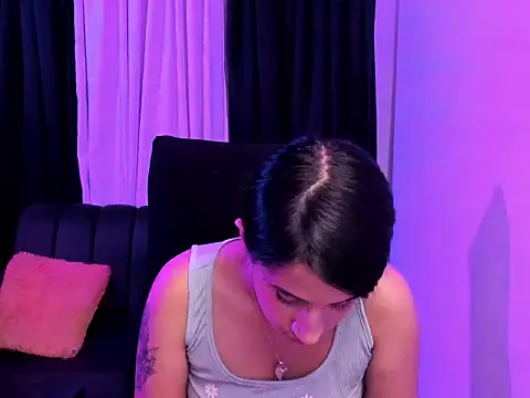 ginebrapurple online show from April 18, 7:58 pm