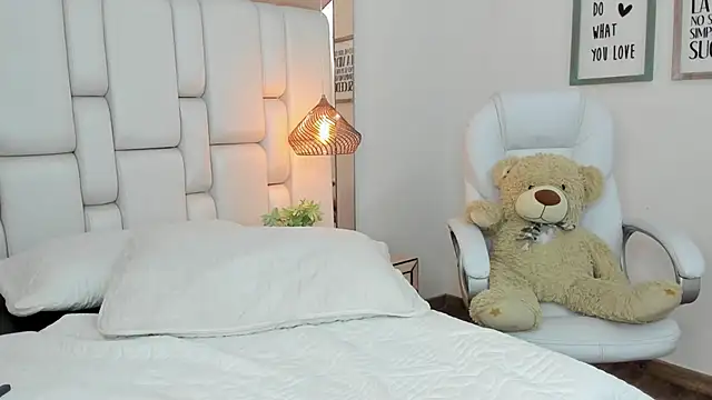 AliciaMac online show from March 14, 3:40 am