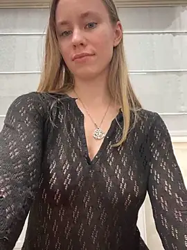 Vikkie seXyGiiiirl XoXo online show from March 15, 5:37 pm