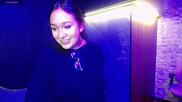 Aura cute  online show from April 9, 3:31 am